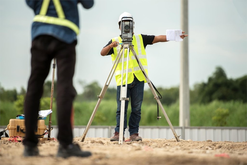 ¿Qué servicios ofrece un topógrafo?